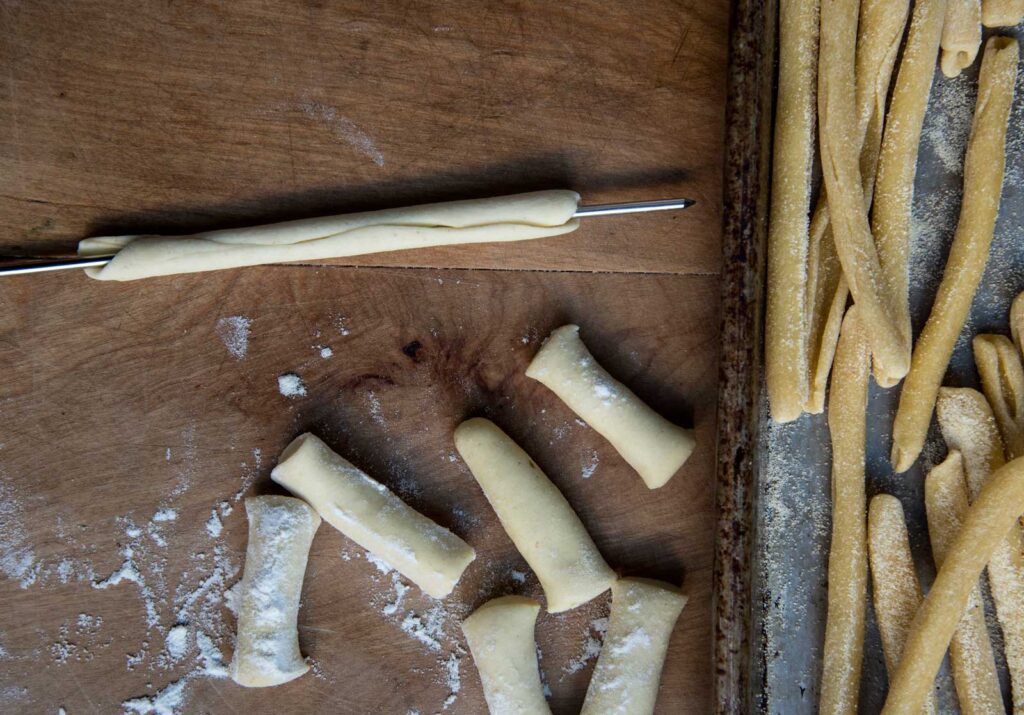 A LEZIONE DALLA NONNA- pasta fresca - I MACCHERONI A FERRETTO 